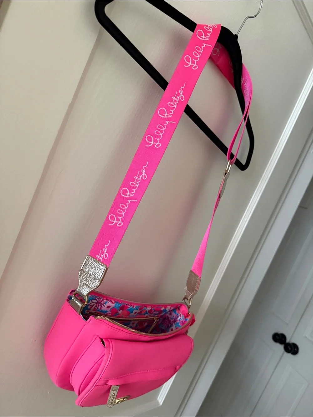Lilly Pulitzer Hot Pink Crossbody Bag with Floral Lining - Picture 2 of 8